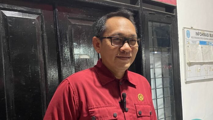Ketua DPRD Kukar, Junaidi, saat diwawancarai di lokasi kegiatan Kundapil di Desa Rapak Lambur, Kecamatan Tenggarong.