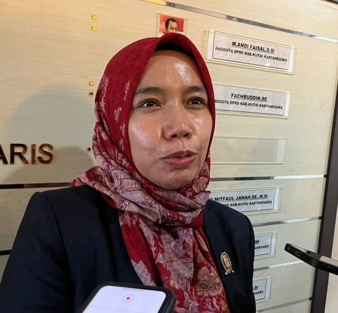 Anggota DPRD Kukar, Farida.