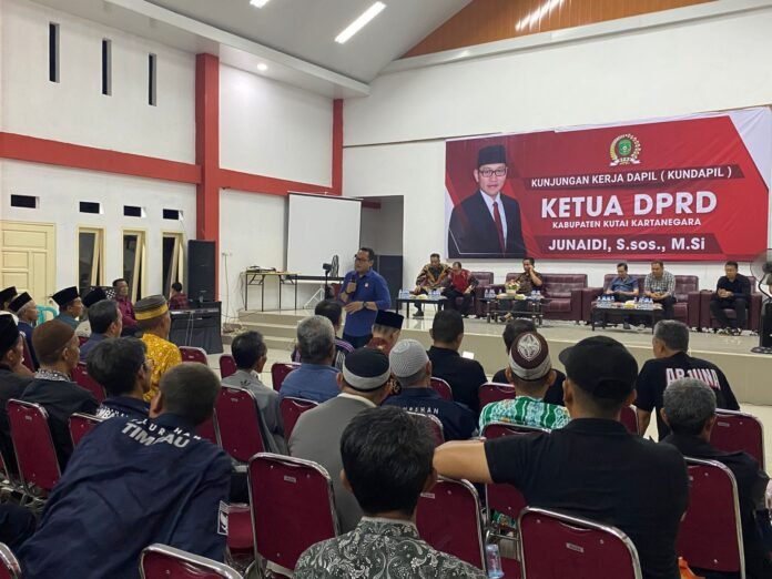 Kundapil Ketua DPRD Kukar, Junaidi Ke-5 di Gedung BPU Kecamatan Tenggarong.