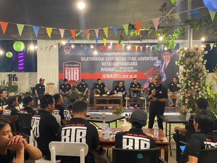 Kegiatan Silaturahmi Komunitas Traill Adventure Kukar, bersama Ketua DPRD Kukar, Junaidi di Kopiral Jalan K.H Ahmad Muksin, Kelurahan Timbau, Kecamatan Tenggarong, Kukar.